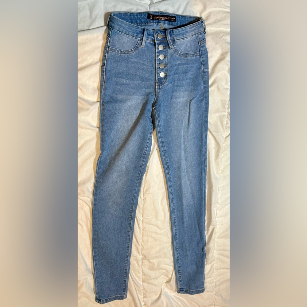 BRAND NEW Dollhouse Junior/women’s denim jeans